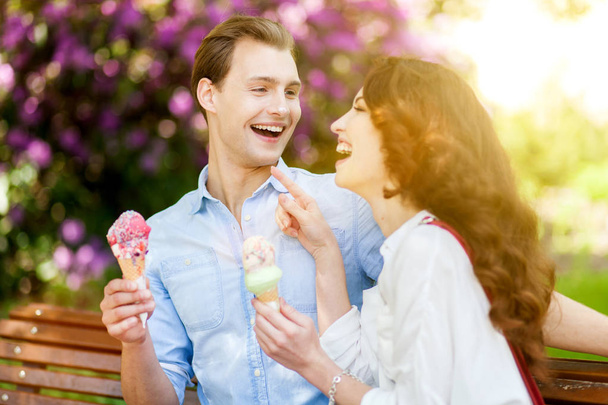 Couple eating an ice cream - Foto, Bild