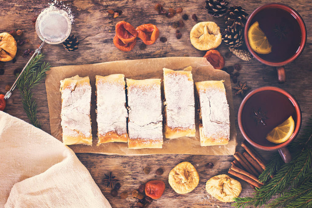 strudel with dried fruits - Foto, imagen