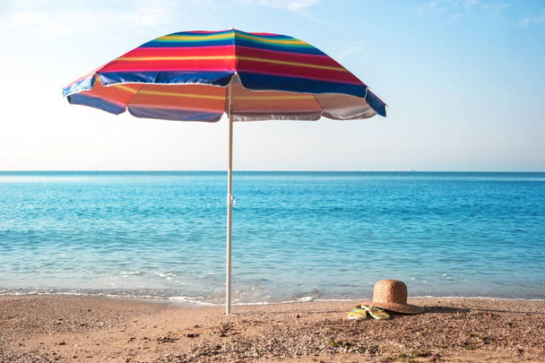 парасольки на пляжі
. - Фото, зображення