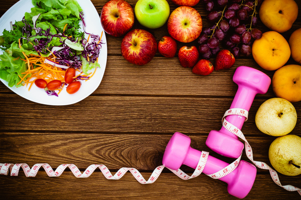 Fitness, zdrowe owoce, świeże zdrowe sałatki, diety i aktywnego li - Zdjęcie, obraz
