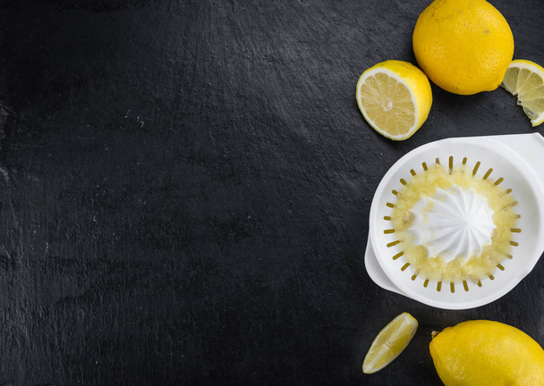 Fresh made Lemon Juice - Foto, Bild