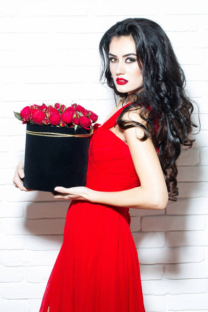 sexy girl with red roses - Zdjęcie, obraz