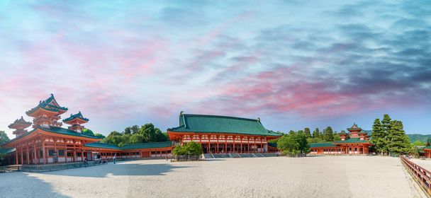 Vista panorámica del santuario de Heian, Kioto - Japón
 - Foto, Imagen