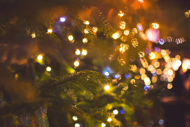 Christmas tree with defocused lights. Noise - Foto, imagen