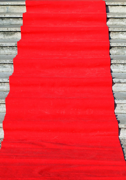 elegante alfombra roja larga en la espera de la llegada de vips
 - Foto, imagen