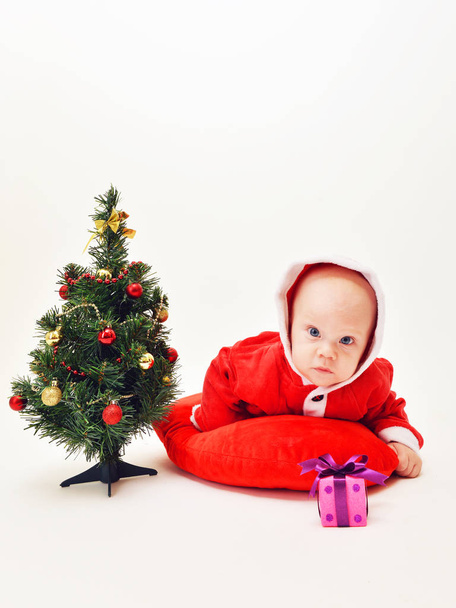  baby in Santa Claus clothes - Fotoğraf, Görsel