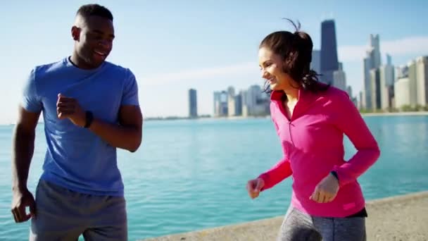 male and female running  in Chicago - Materiaali, video