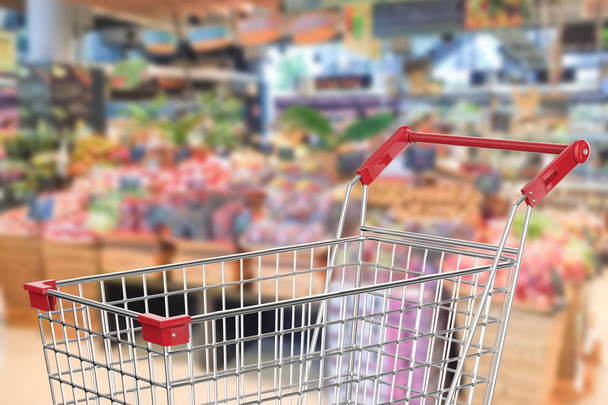 Bevásárlókosár a szupermarketben - Fotó, kép
