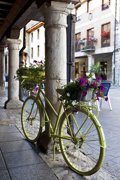 Велосипед і вази
 - Фото, зображення