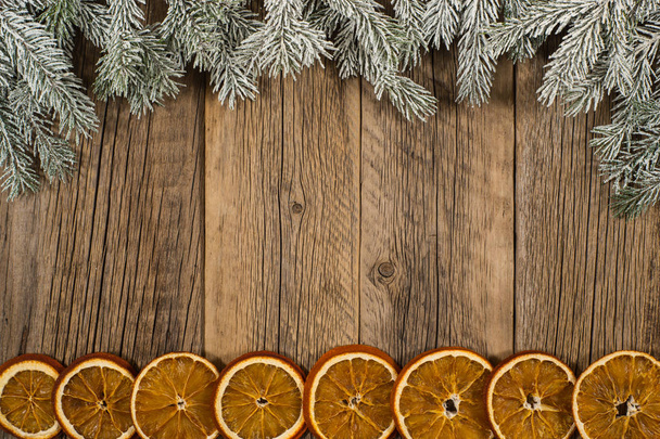 Dried oranges from the tree branches on an old wooden table.  - Foto, afbeelding
