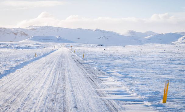 Empty road in Iceland - Fotoğraf, Görsel