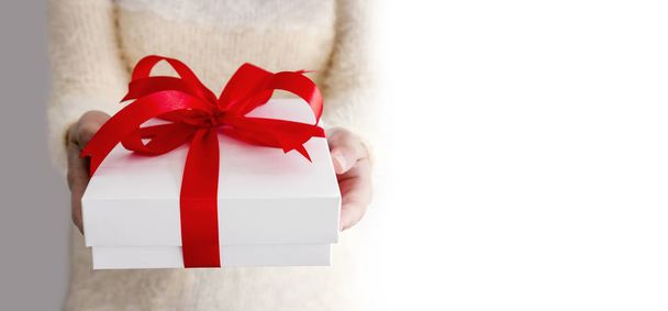 Young woman hands holding white gift box  - Foto, afbeelding