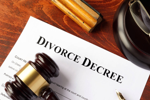 Divorce decree and gavel on a table. - 写真・画像
