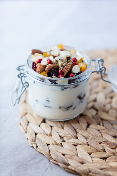 yogurt fatto in casa o panna acida
 - Foto, immagini