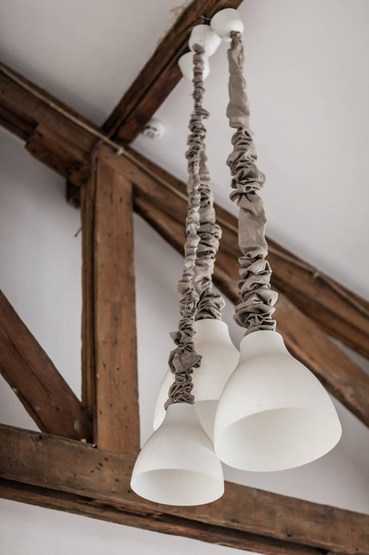 White wall with wood beam and ceiling lamps - Foto, afbeelding
