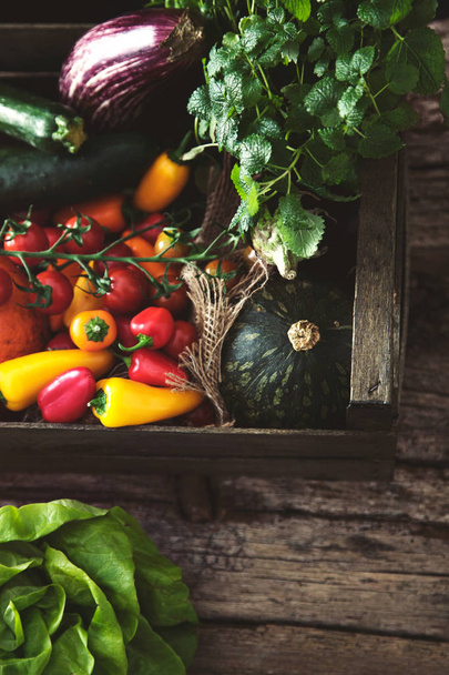 Organic vegetables on wood - Valokuva, kuva