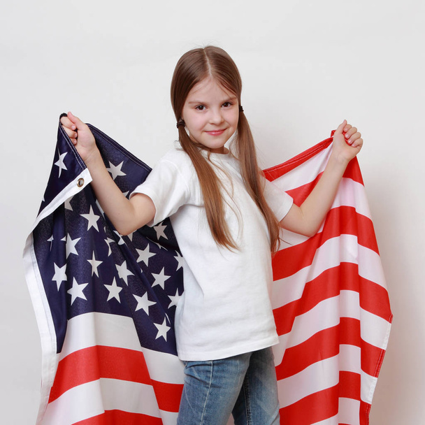 Little girl and American flag - Фото, зображення