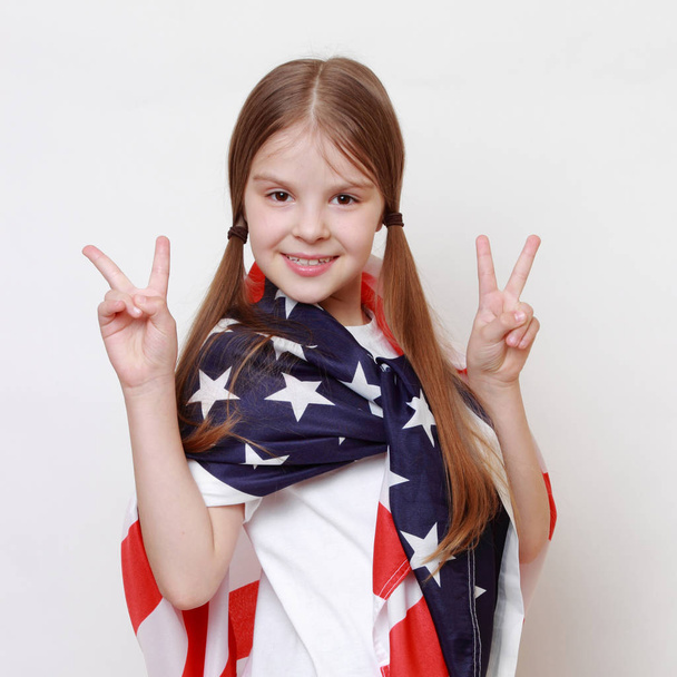 Little girl and American flag - Fotó, kép