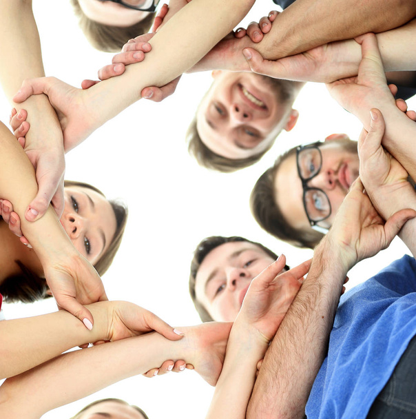 pojęcie przyjaźni, młodzieży i osób - Grupa nastolatków uśmiechający się rękoma na siebie - Zdjęcie, obraz