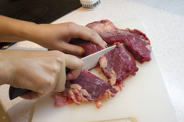 Cutting meat. preparation - Foto, imagen