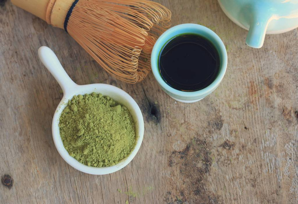 горячий зеленый чай с порошком
 - Фото, изображение