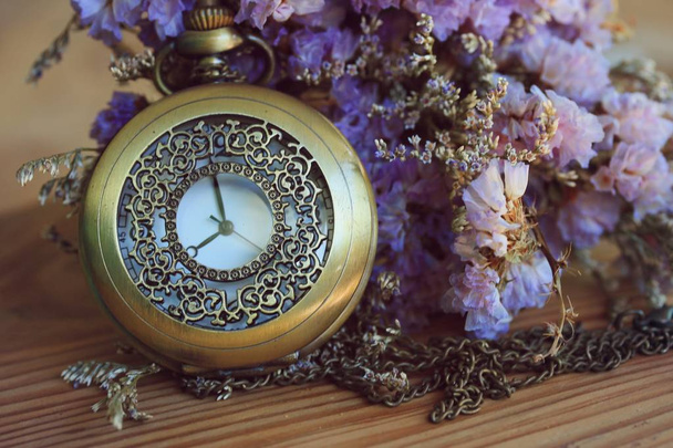 Relógio de bolso antigo vintage
 - Foto, Imagem