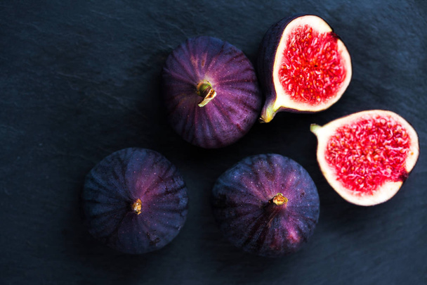 Sliced exotic figs - Фото, изображение