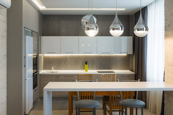 Μοντέρνα κουζίνα, εσωτερικό σε νέο πολυτελές σπίτι, διαμέρισμα - Φωτογραφία, εικόνα