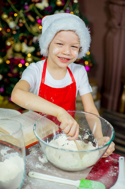 child baking christmas cookies - Foto, imagen