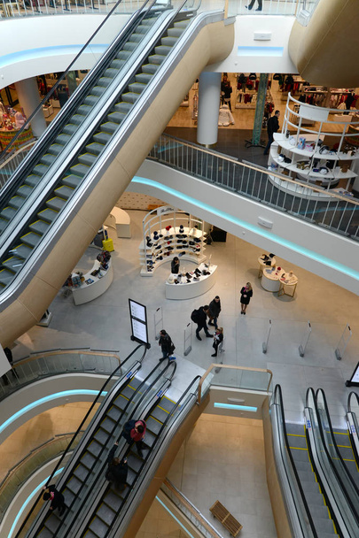 Centro comercial moderno
 - Foto, Imagem