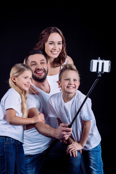 Família feliz tirando selfie
 - Foto, Imagem