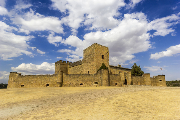 Vista del Castillo de Pedraza, Segovia, Castilla-León, España
 - Foto, Imagen