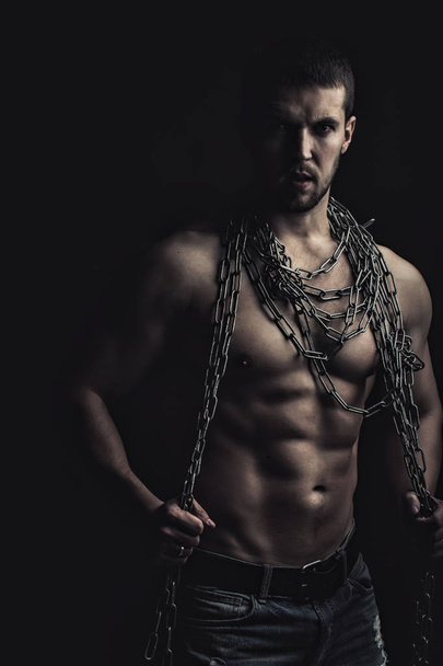 Muscular man with rope - Φωτογραφία, εικόνα