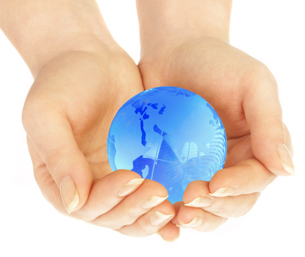 The hand of the person holds globe on a - Foto, Imagen