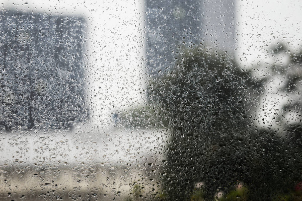 Pencereye yağmur damlaları.  - Fotoğraf, Görsel