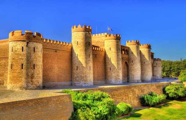 Aljaferia, palais islamique médiéval fortifié de Saragosse, Espagne
 - Photo, image