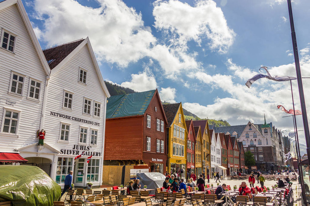 Prachtig uitzicht op de historische bewonerscollectieven Bryggen in Bergen, Noorwegen - Foto, afbeelding