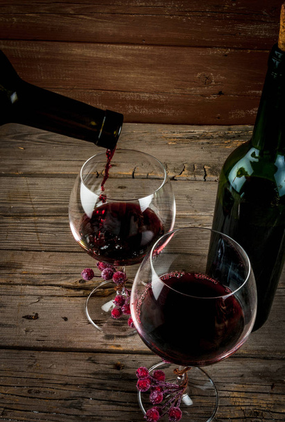 bottiglia di vino e bicchieri
 - Foto, immagini