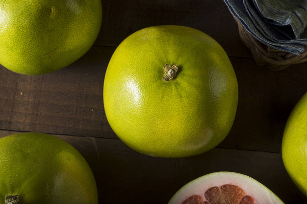 Raw Green Organic Citrus Pummelo Fruit - Valokuva, kuva