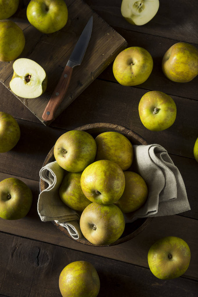 Raw Organic Heirloom Golden Russet Apples - Foto, afbeelding