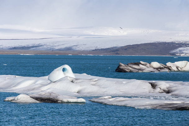 Schwimmende Eisberge in der jokulsarlon Gletscherlagune, Island - Foto, Bild