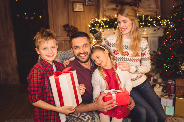 Happy family with christmas presents - Foto, imagen
