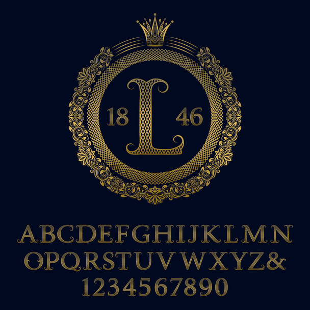 Решетчатые узорчатые золотые буквы и цифры с начальной монограммой в форме герба
.  - Вектор,изображение