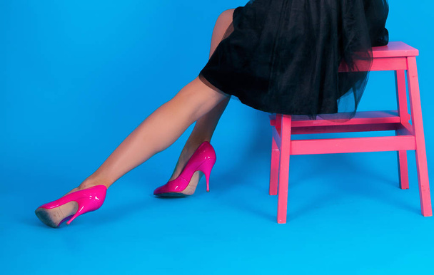 nohy dívky jsou v Růžové boty - Fotografie, Obrázek