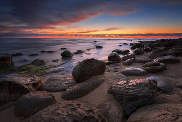 Meren auringonnousu
 - Valokuva, kuva