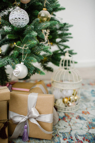 Beautiful christmas tree decorated with white and gold toy balls - Valokuva, kuva