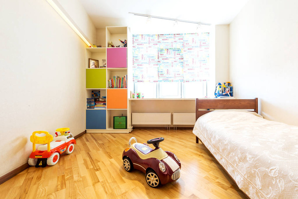 Värikäs suunniteltu lasten huone
 - Valokuva, kuva