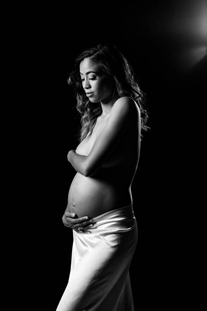 Portrait Of Beautiful Pregnant African American Woman Looking Down - Foto, Imagem