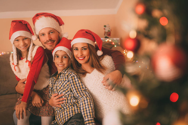 Família feliz no feriado de Natal
 - Foto, Imagem