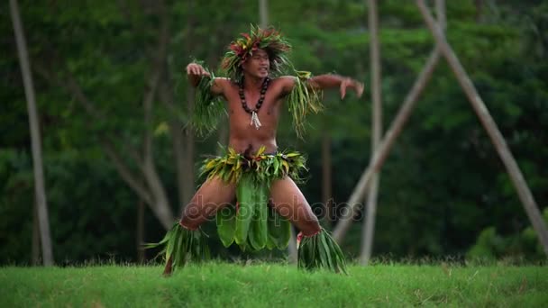 muž tanec hula  - Záběry, video